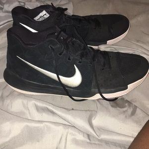 Kyrie 3 suede black